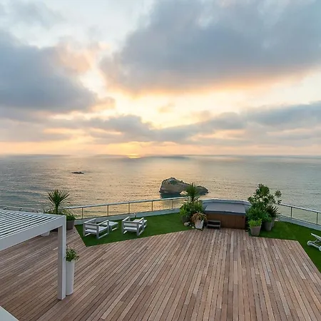 Uhaina, Terrasse De 230m2 A アパート *